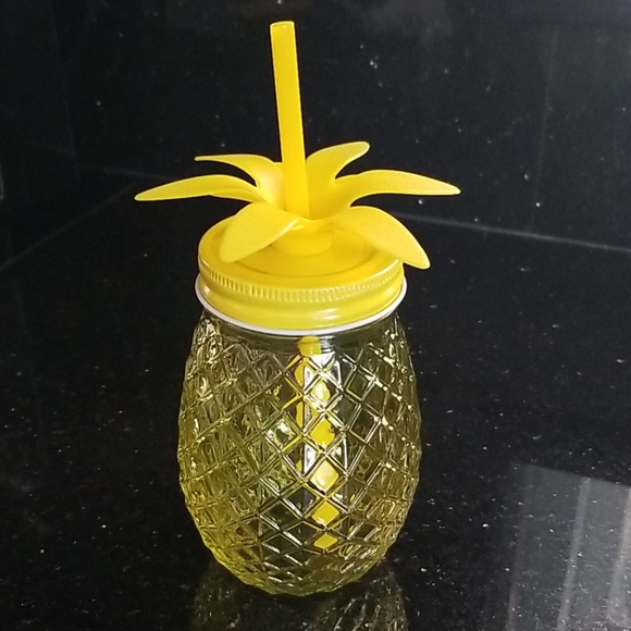 Other - NEW💛Yellow 🍍Pineapple🍍16oz Glass Drinking Cup!